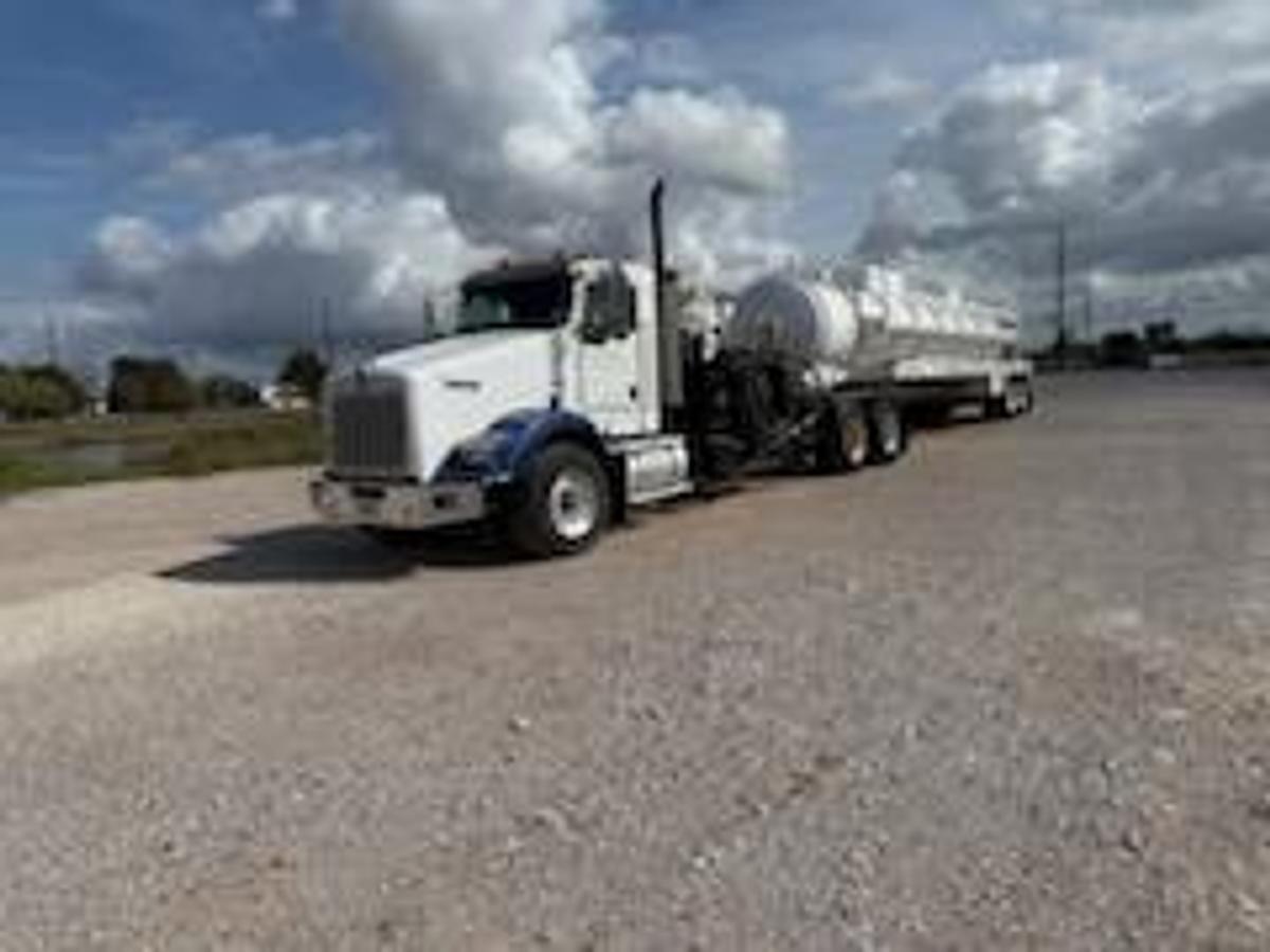 Used 2011 Kenworth T800 Kill Truck & Trailer