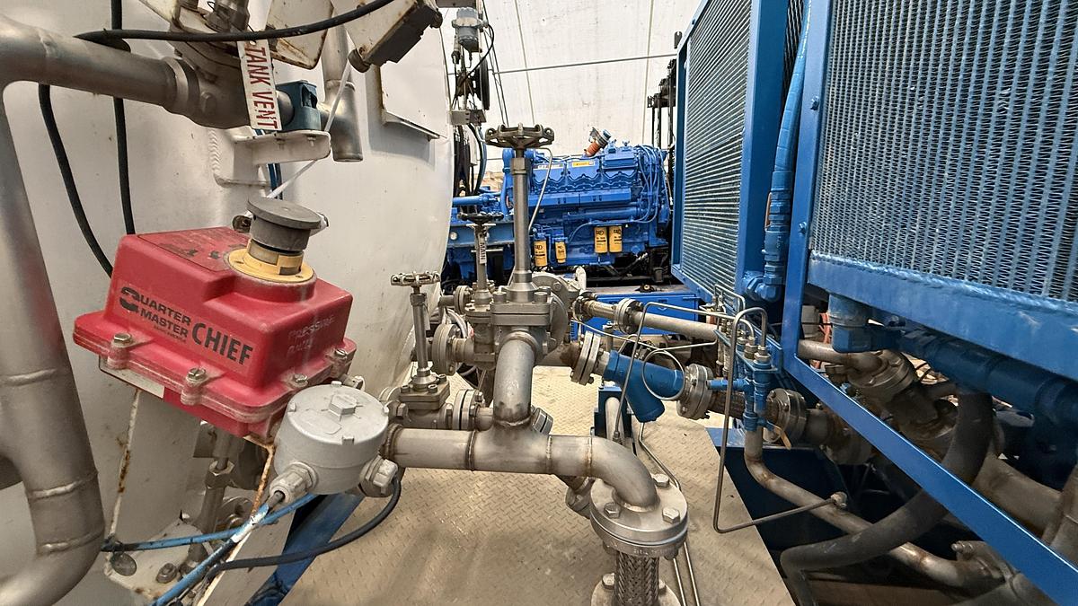 Used High Rate 840K Nitrogen Pumper Tractor and Trailer