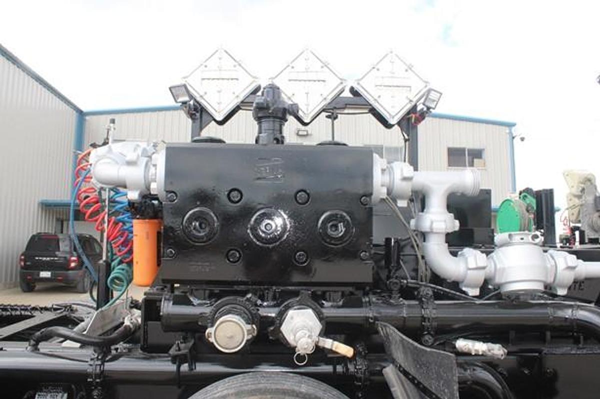 Used 2012 Peterbilt Kill Truck