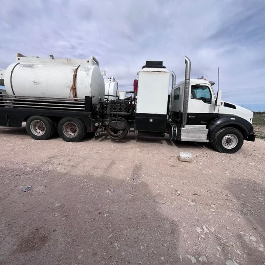 Used 2016 Kenworth T-880 Hot Oil Truck