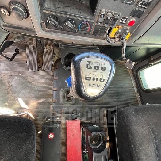 Used 2015 Peterbilt Wireline Truck