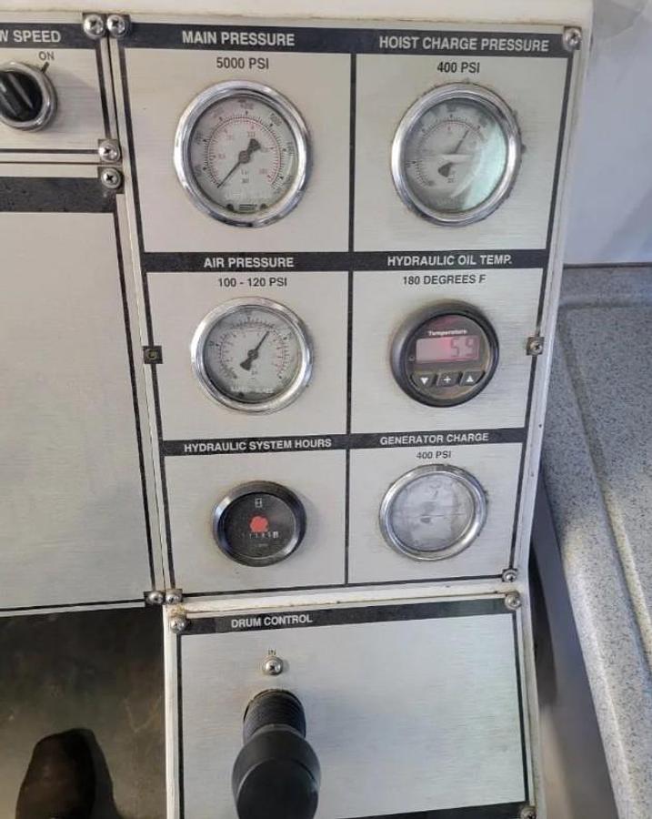 Used 2008 Peterbilt Wireline Truck