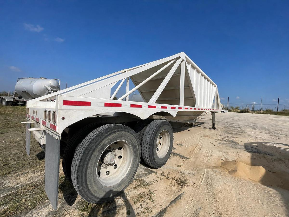 Used 2024 Puma Sandmaxx Trailers