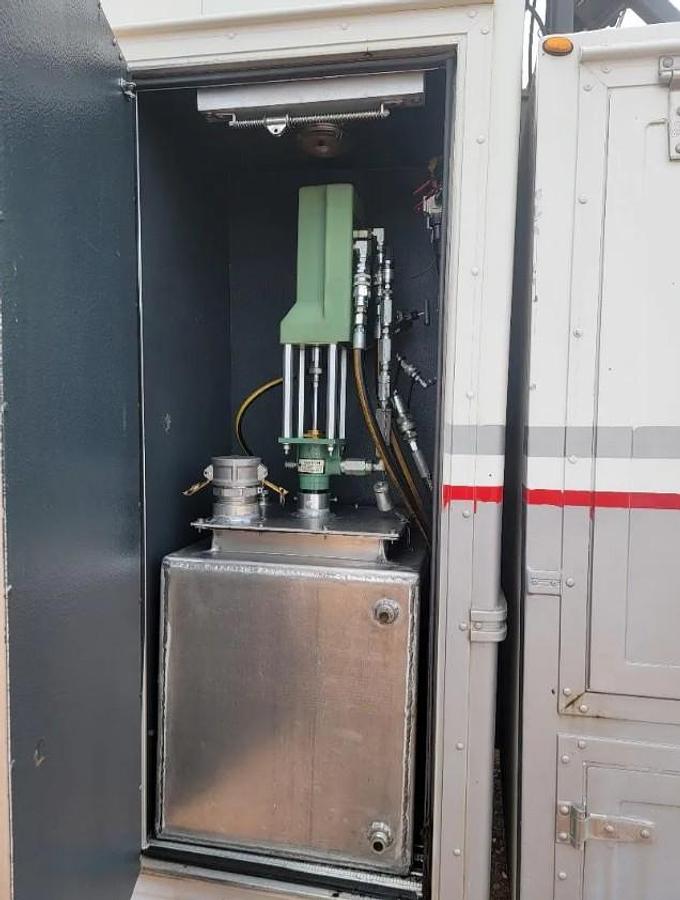 Used 2013 Peterbilt Wireline Truck