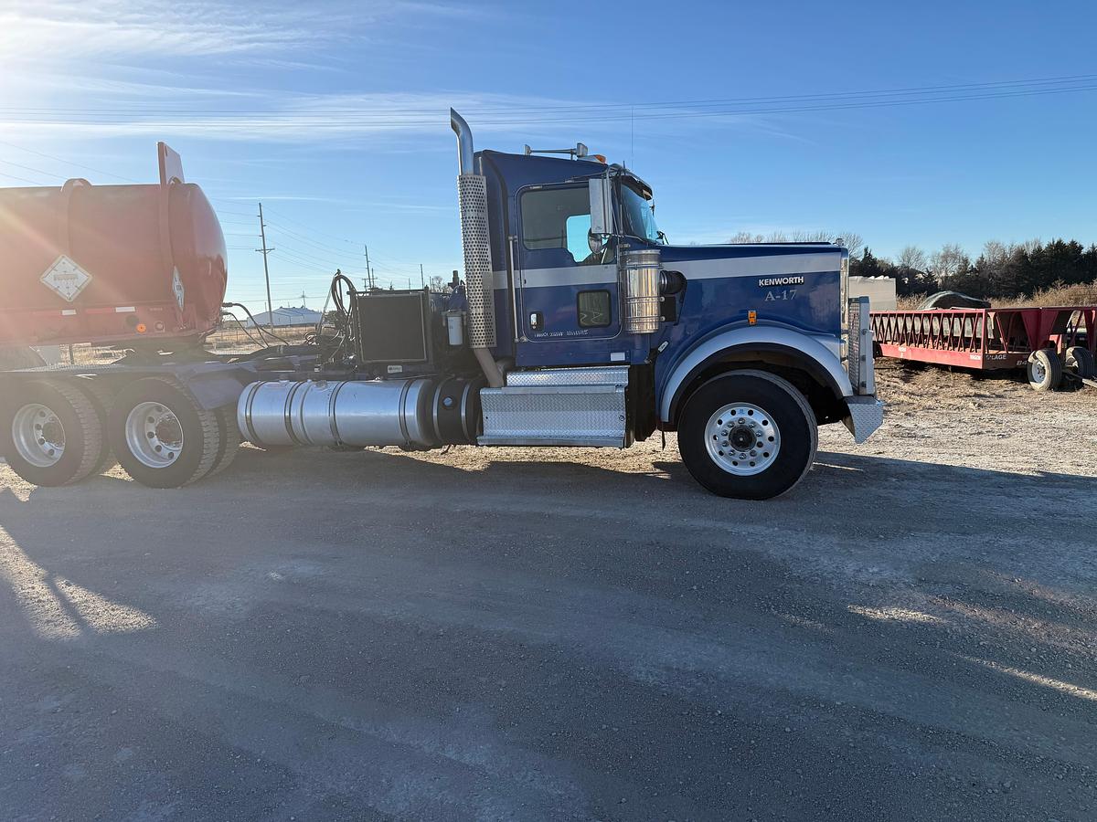 Used 2012 Kenworth Pump Truck with DOT 412 Trailer