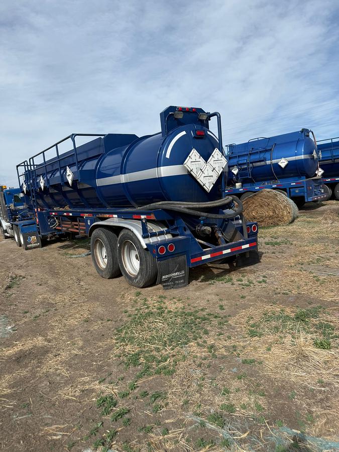 Used 2012 Kenworth Pump Truck with DOT 412 Trailer