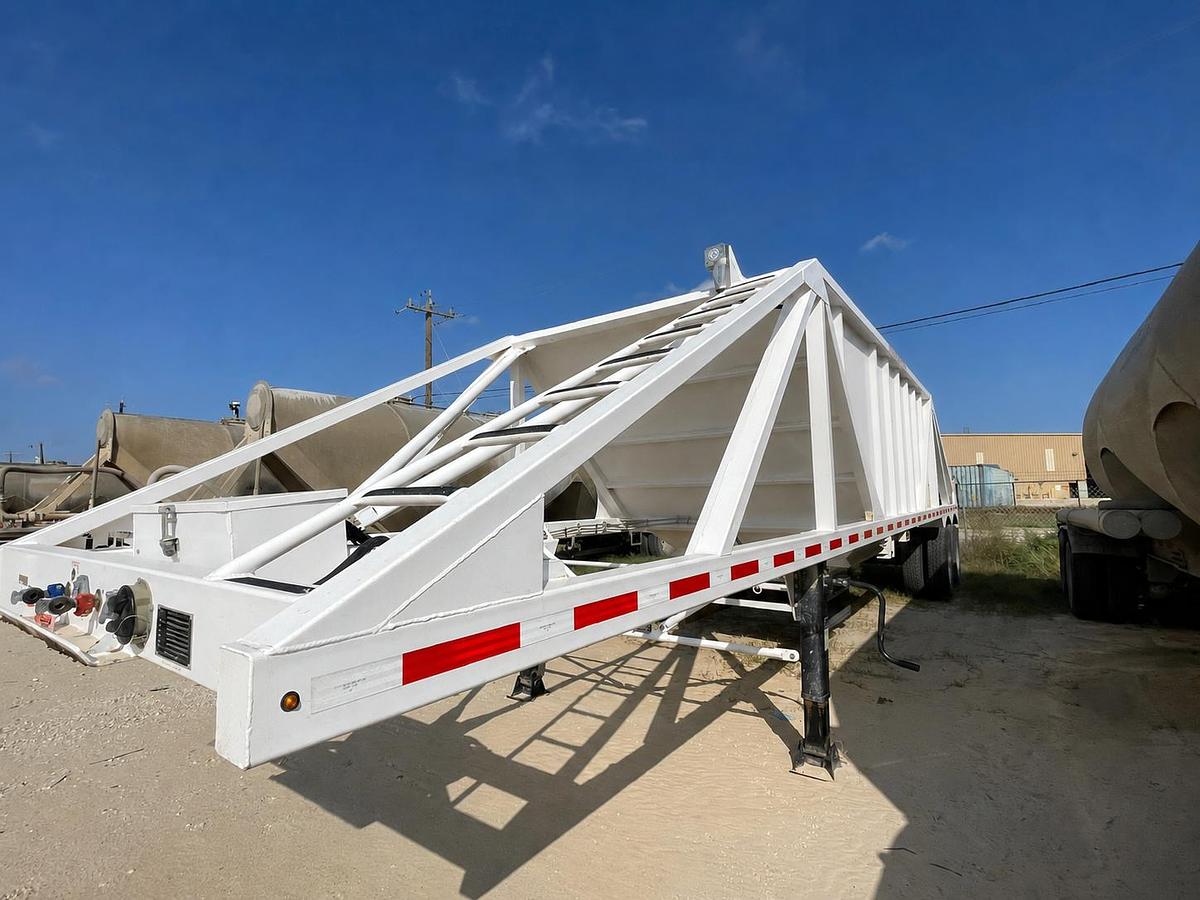 Used 2024 Puma Sandmaxx Trailers