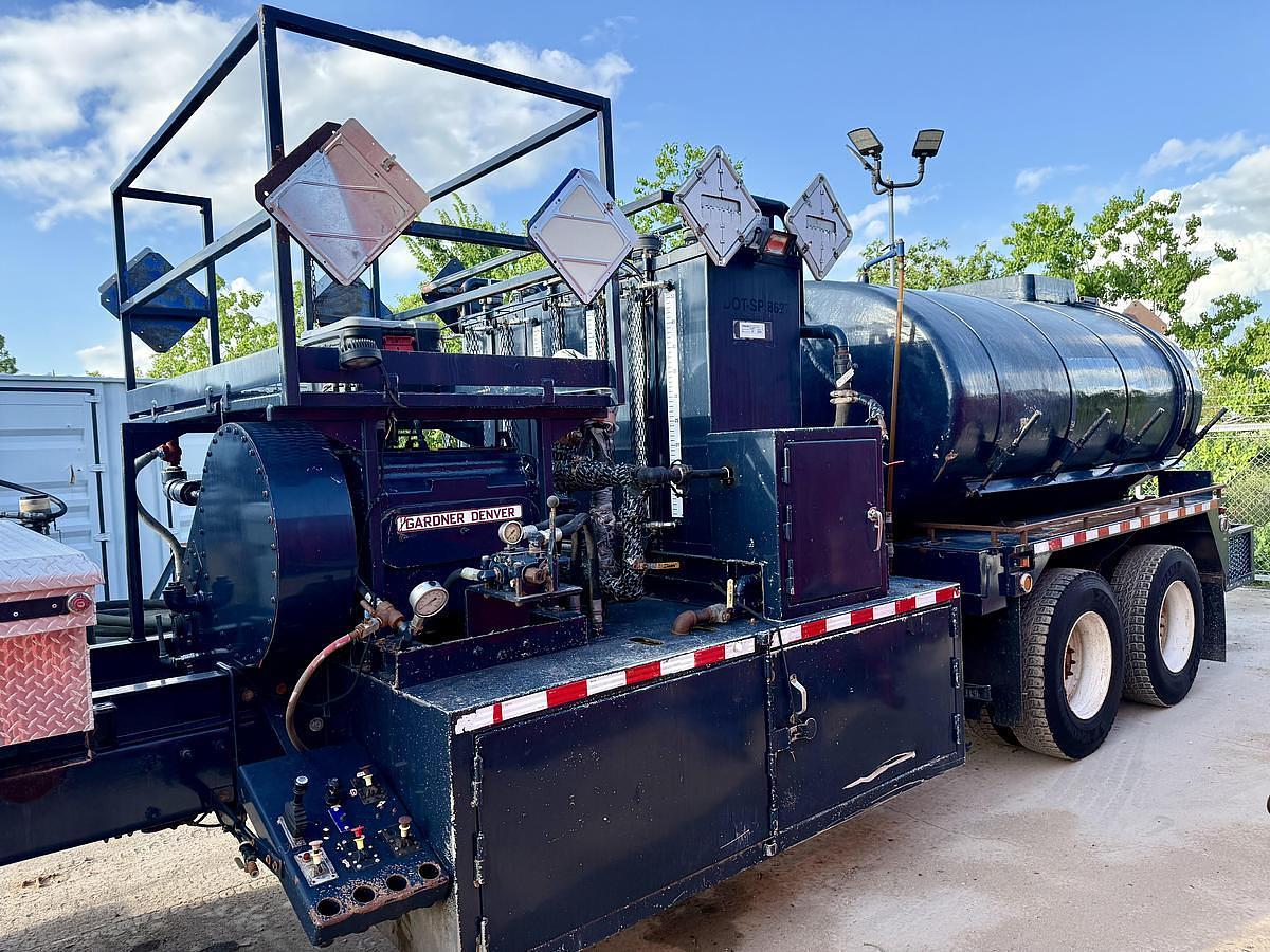 Used 2010 Peterbilt 365 Acid Pump Truck