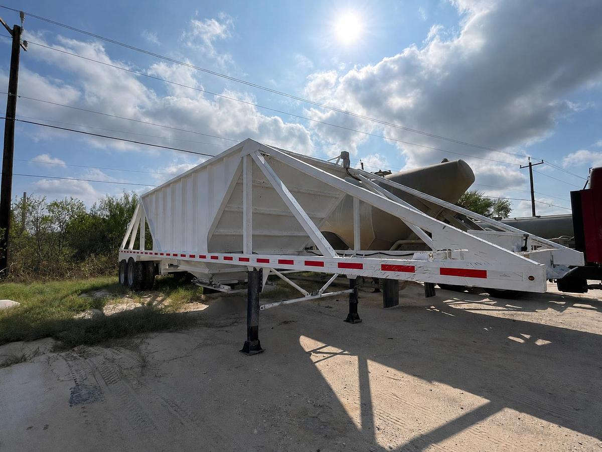 Used 2024 Puma Sandmaxx Trailers