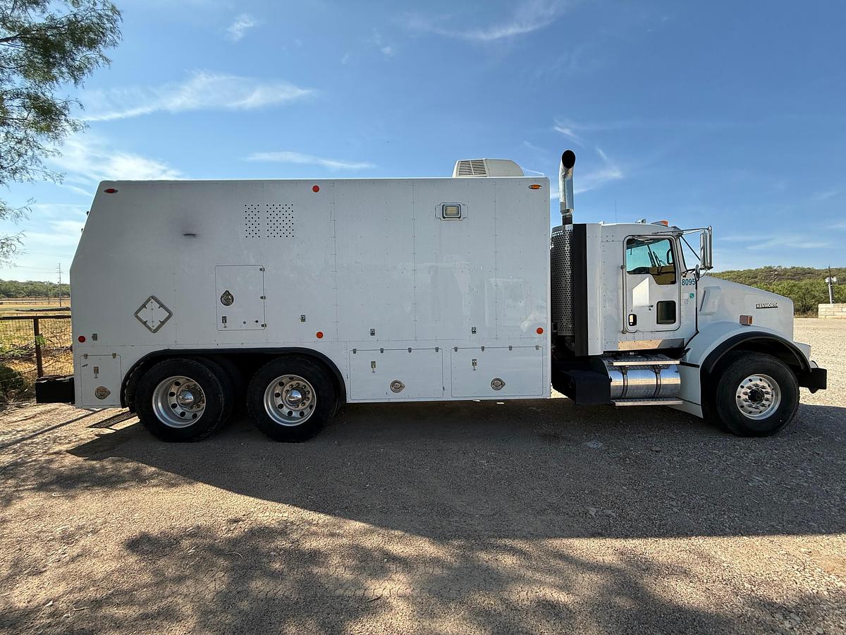 Used 2019 Kenworth T800 Wireline Truck