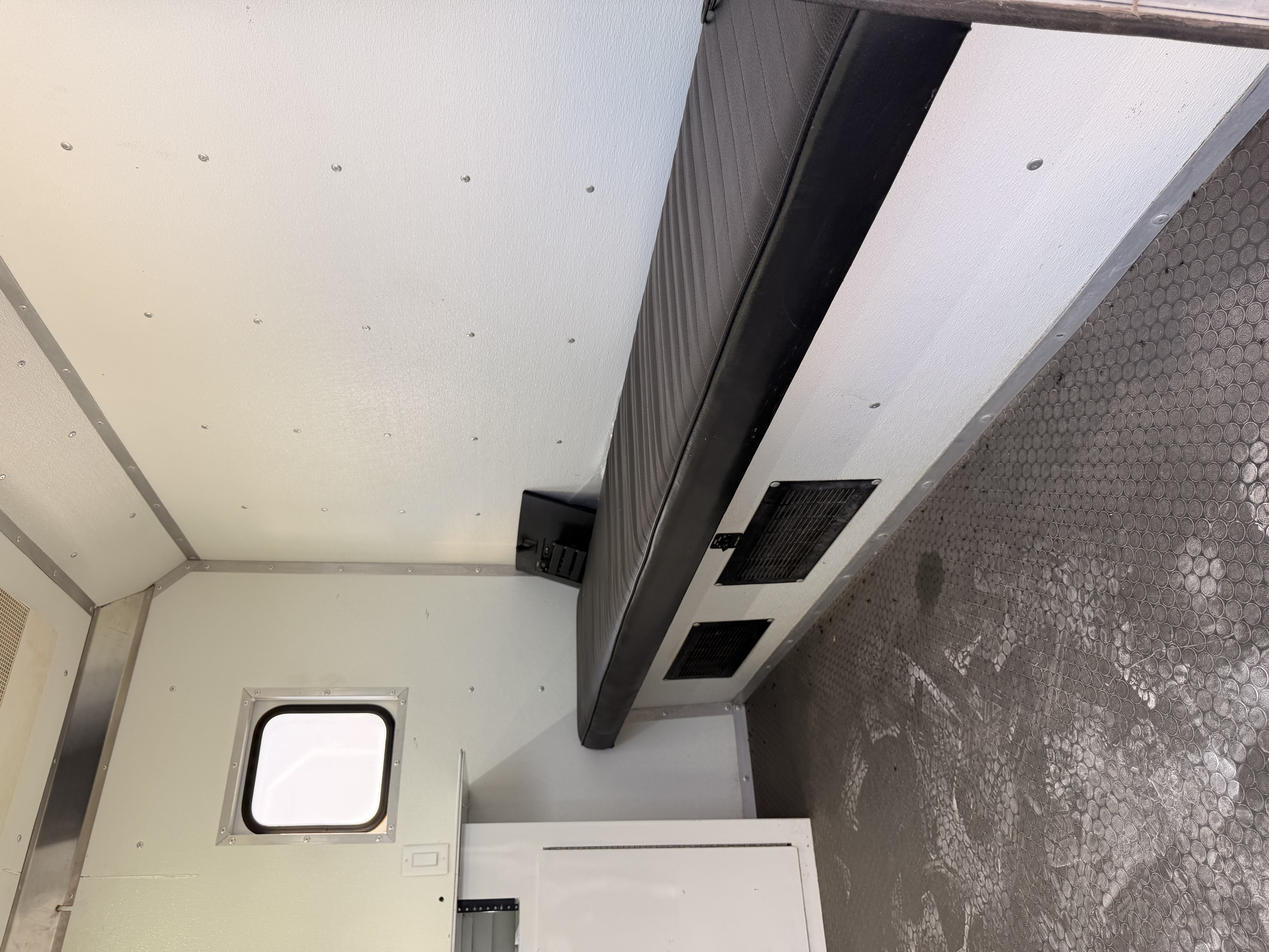 Used 2014 Kenworth T4 Wireline Truck
