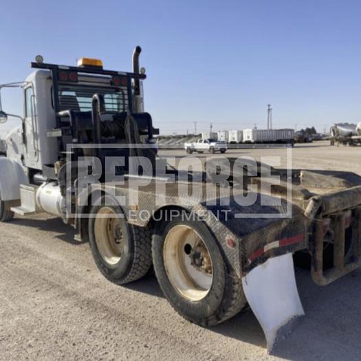 Used 2014 Peterbilt 367 Winch Truck