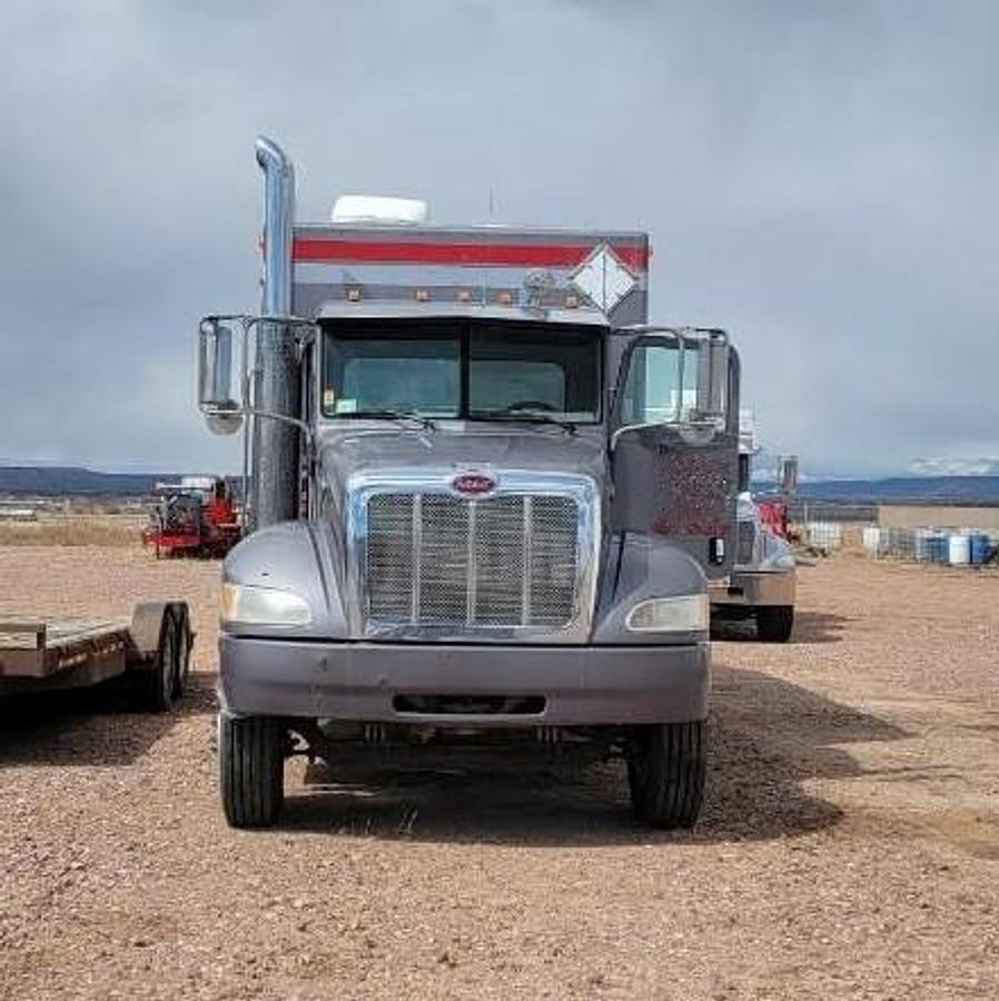 Used 2006 Peterbilt Wireline Truck