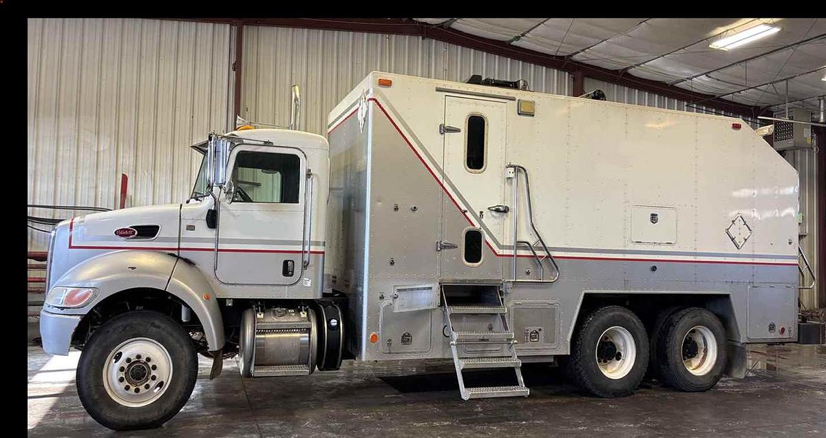Used 2011 Peterbilt 348 Wireline Truck