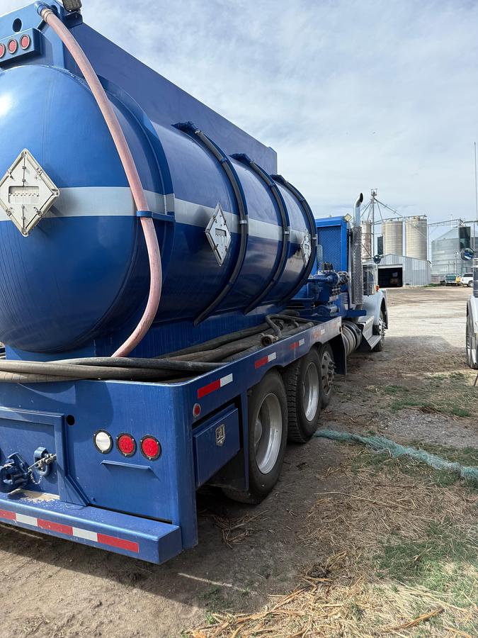 Used 2011 Kenworth Bobtail Pump Truck