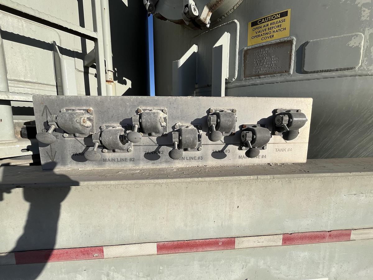 Refurbished 2013 Wilco Bulk Field Bins