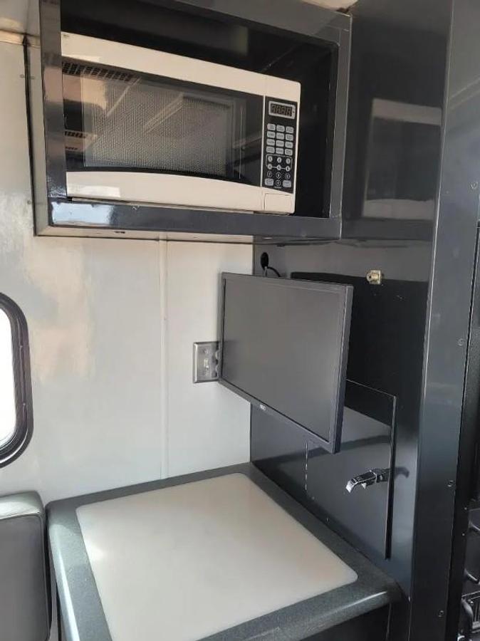 Used 2013 Peterbilt Wireline Truck