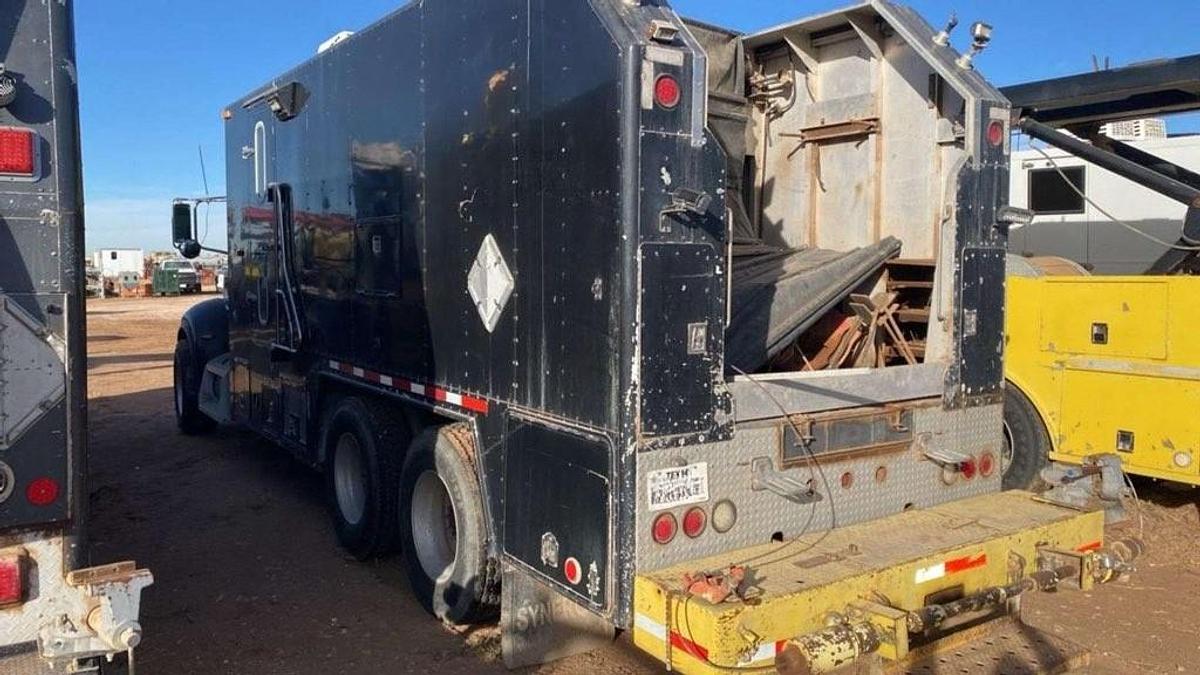 Used 2009 Peterbilt Wireline Truck