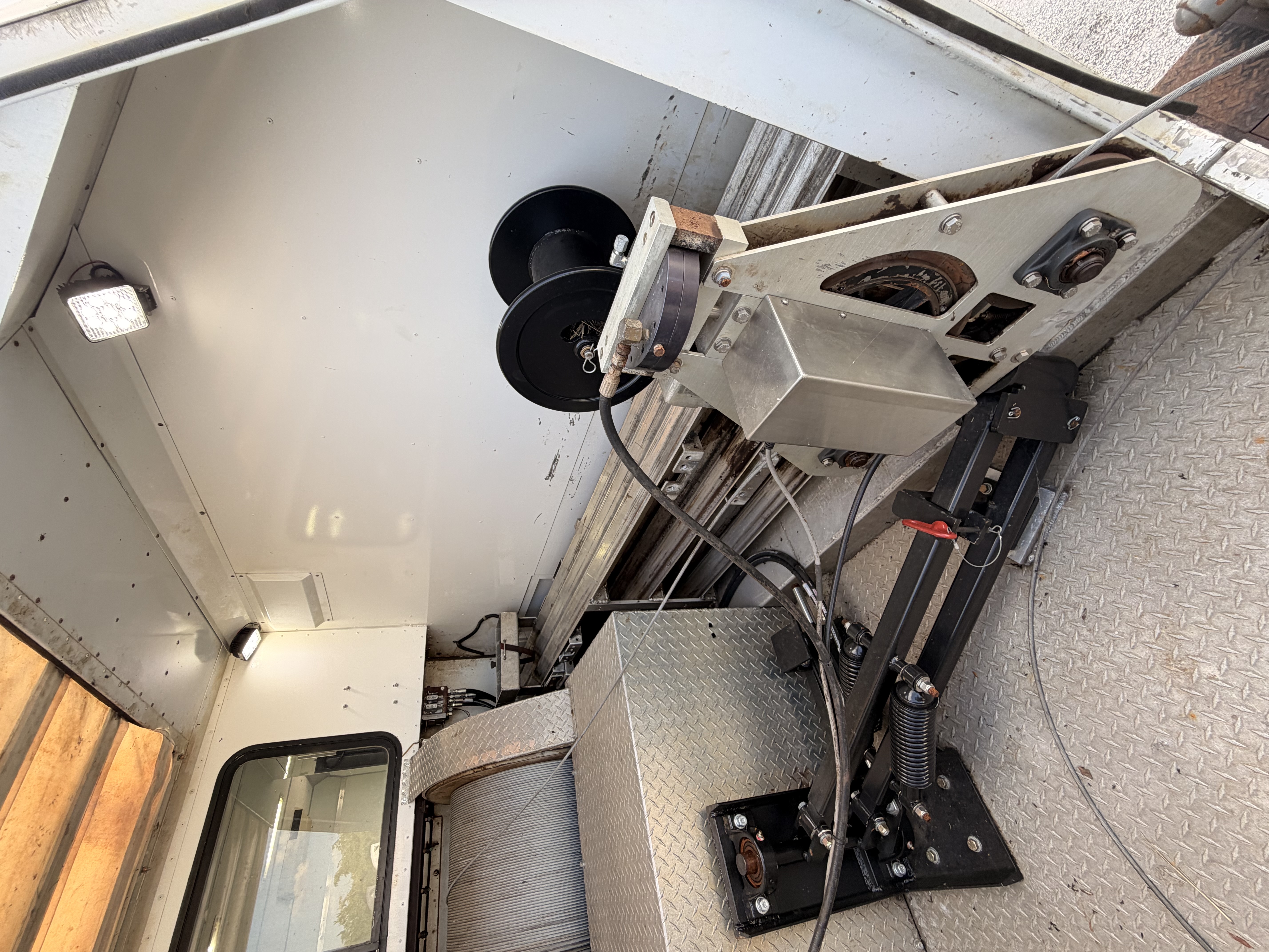 Used 2014 Kenworth T4 Wireline Truck