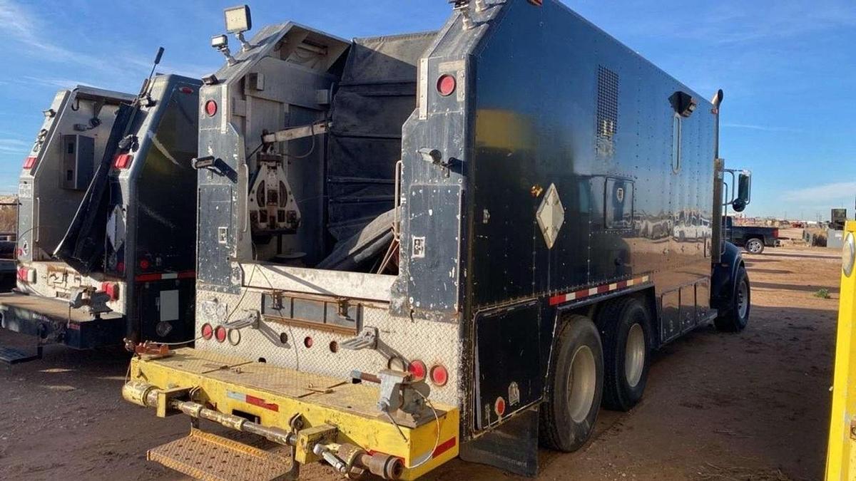 Used 2009 Peterbilt Wireline Truck