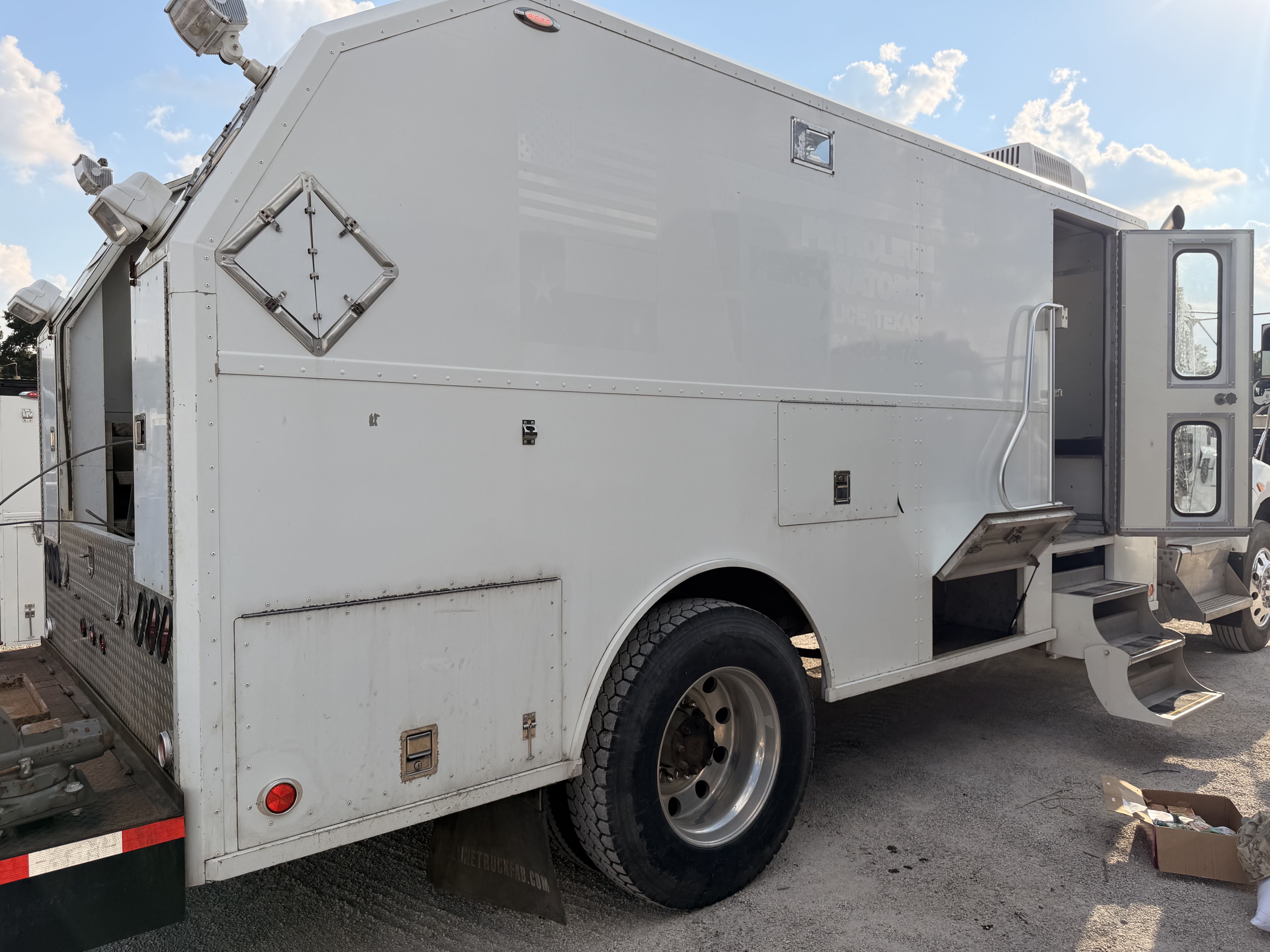 Used 2014 Kenworth T4 Wireline Truck