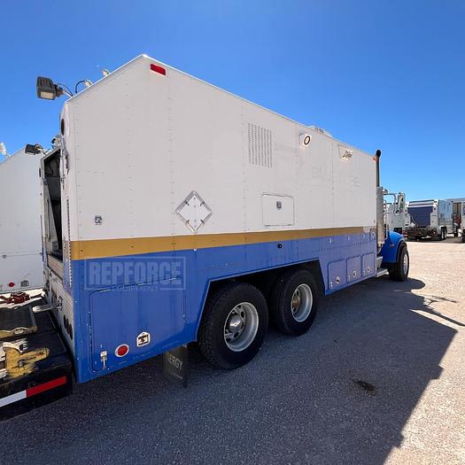 Used 2009 Peterbilt Wireline Truck