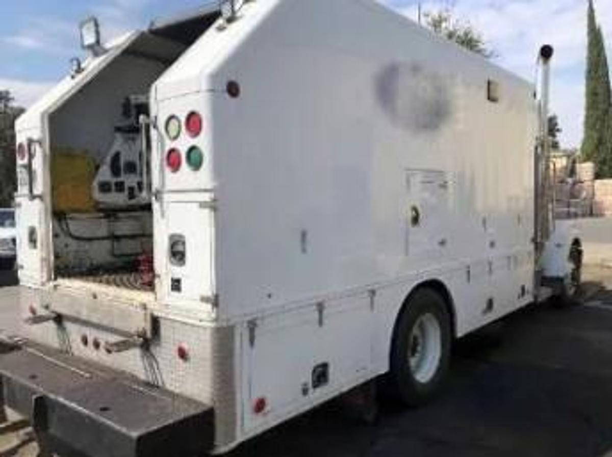 Used 2009 Peterbilt Wireline Truck