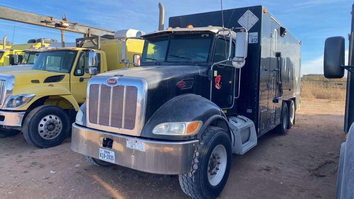 Used 2009 Peterbilt Wireline Truck