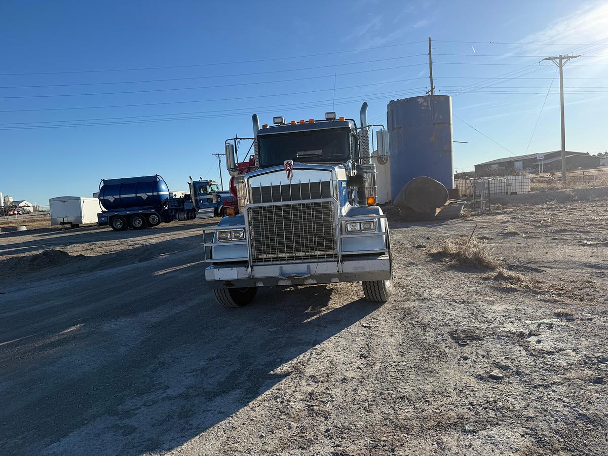 Used 2012 Kenworth Pump Truck with DOT 412 Trailer