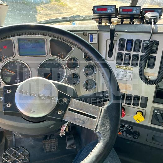 Used 2014 Mack Triaxle