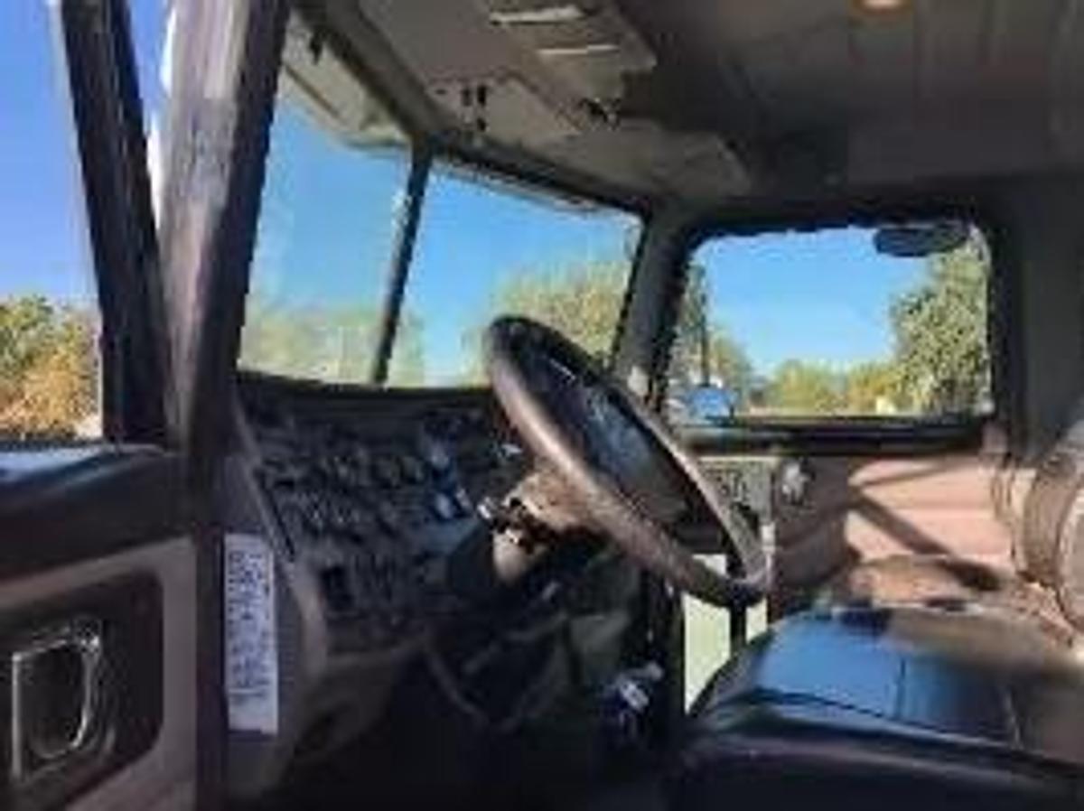 Used 2009 Peterbilt Wireline Truck
