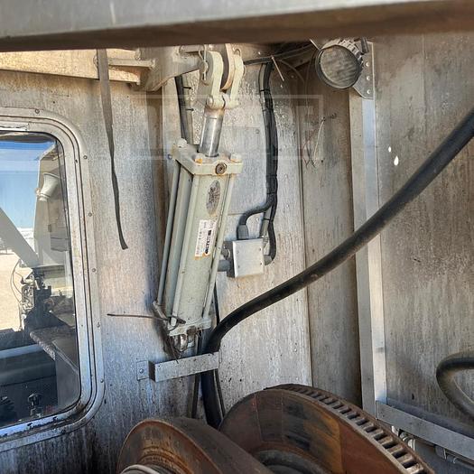 Used 2006 Peterbilt Wireline Truck