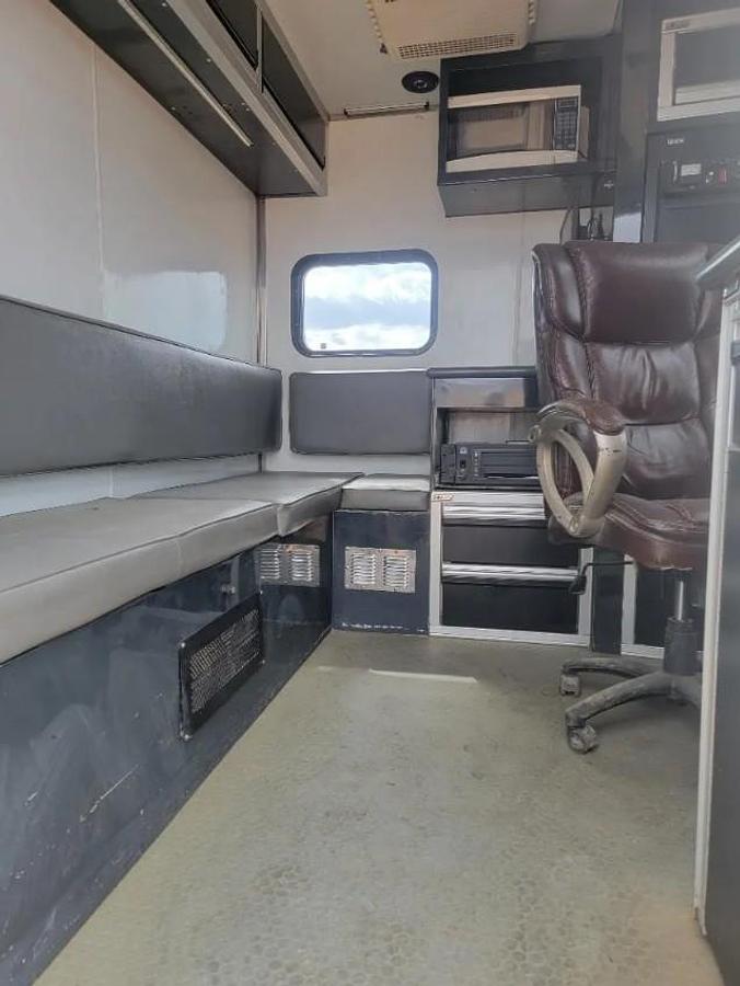 Used 2013 Peterbilt Wireline Truck