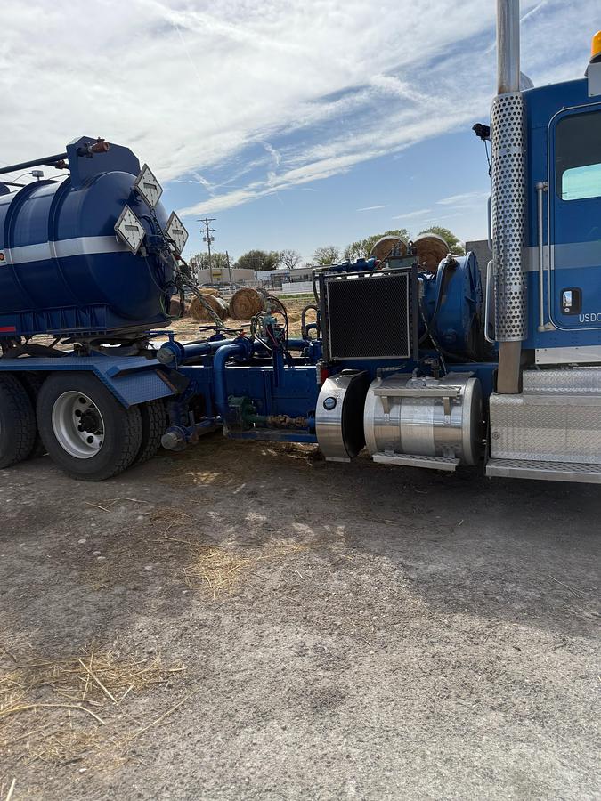Used 2012 Kenworth Pump Truck with DOT 412 Trailer