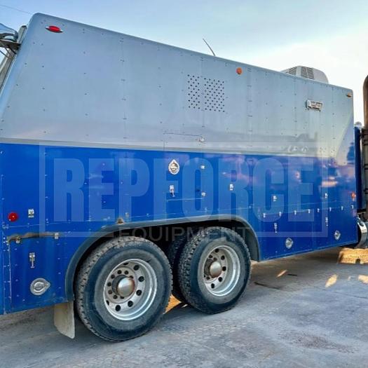 Used 2012 Peterbilt 365 Wireline Truck