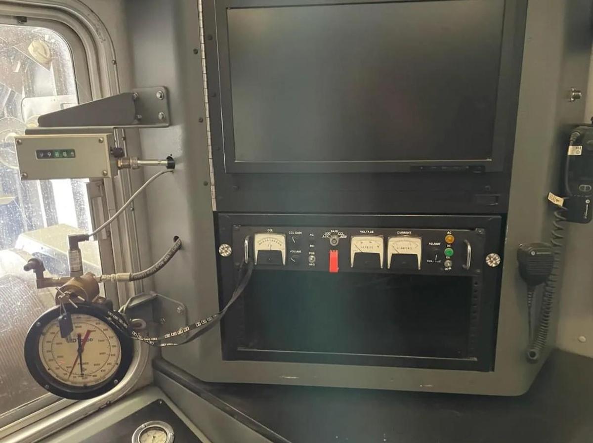 Used 2006 Peterbilt Wireline Truck