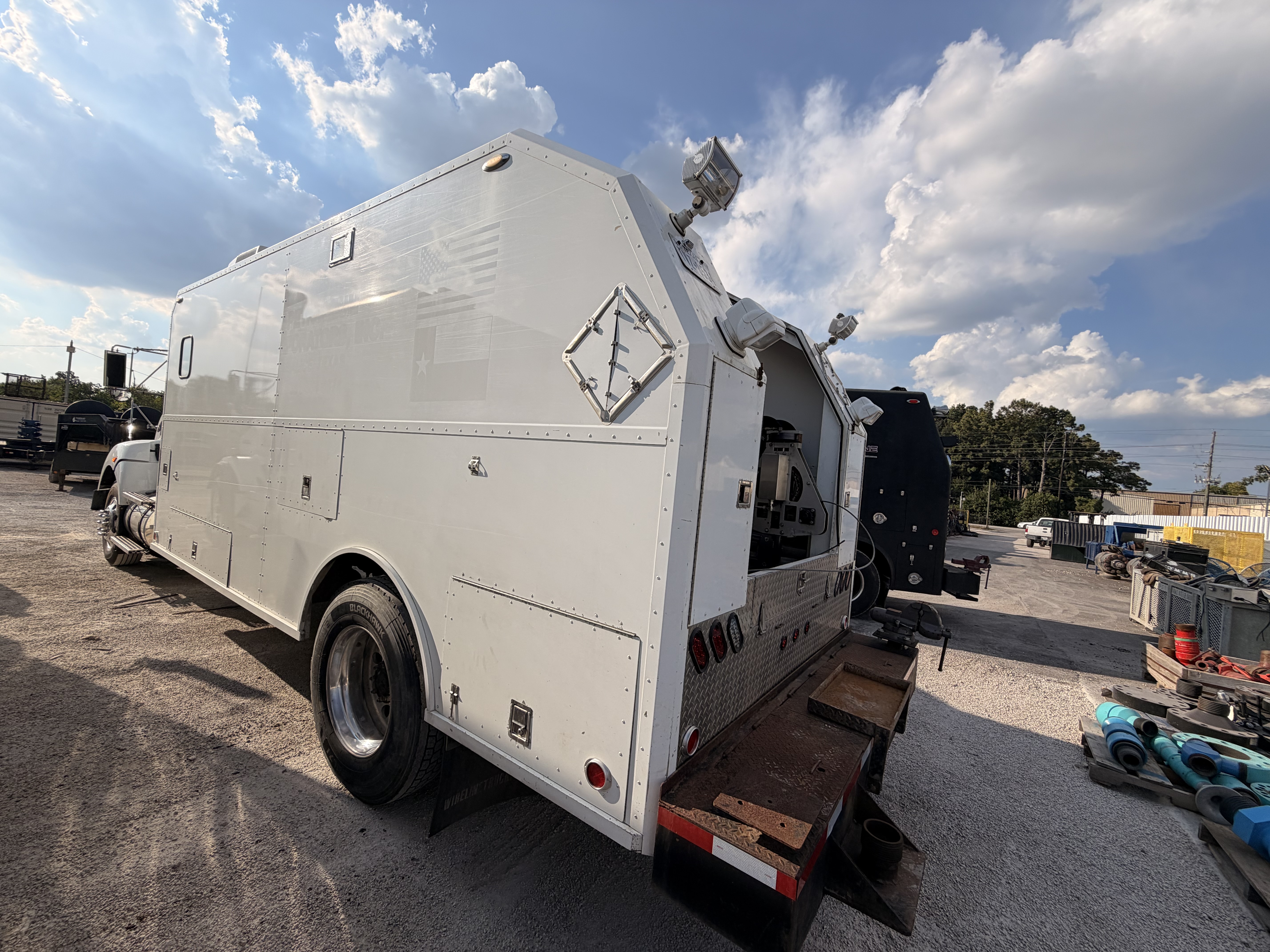 Used 2014 Kenworth T4 Wireline Truck