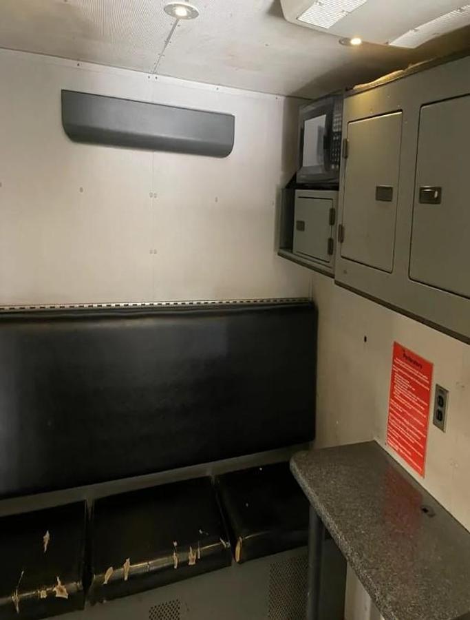 Used 2006 Peterbilt Wireline Truck