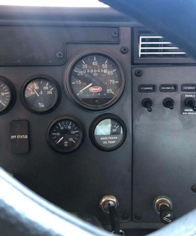 Used 2009 Peterbilt Wireline Truck