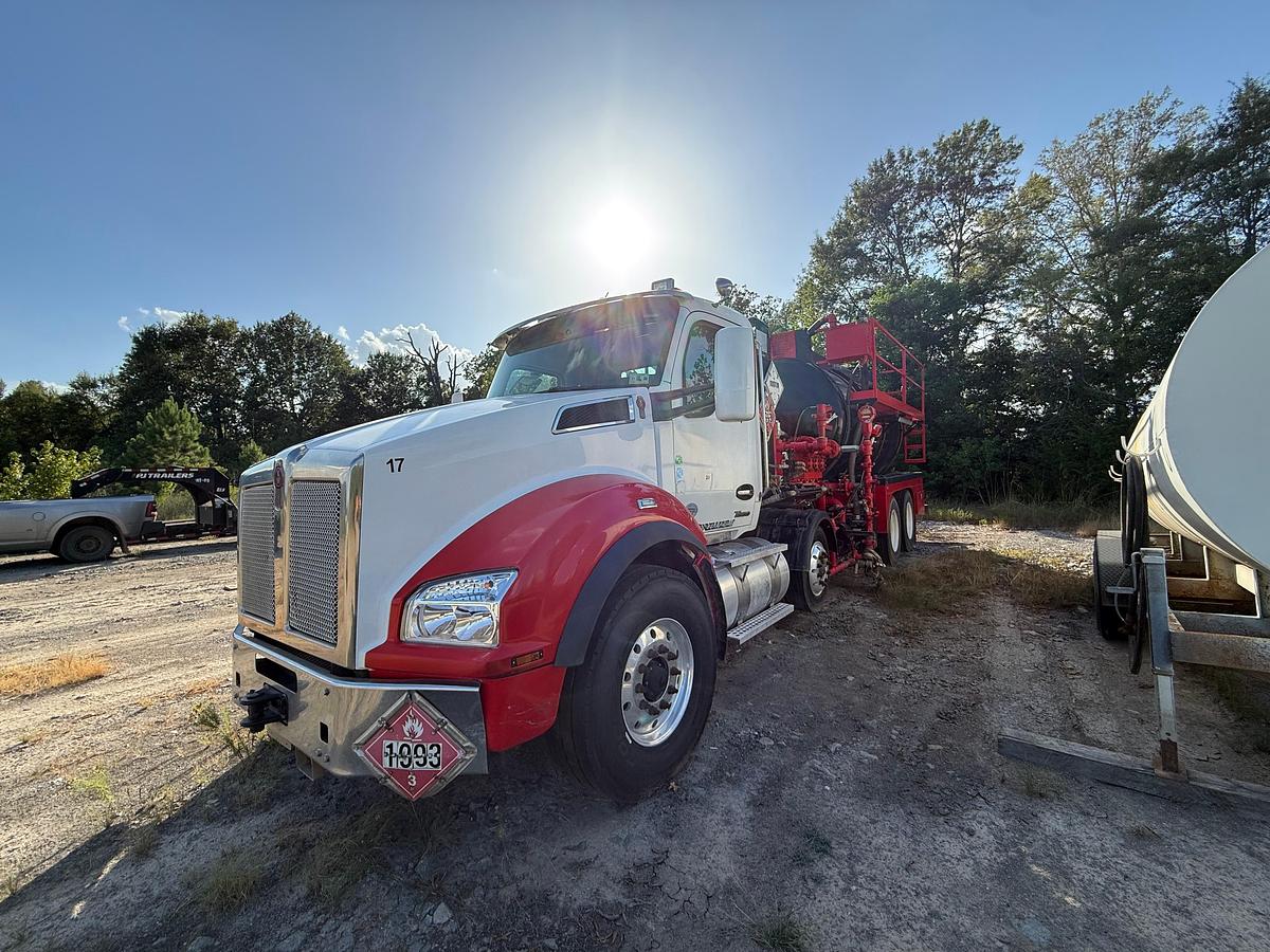 Used 2022 Kenworth T880 5k Pump Truck