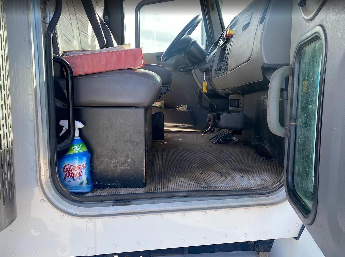 Used 2019 Peterbilt 348 Chemical Delivery Truck