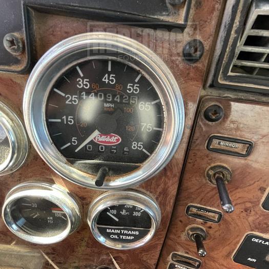 Used 2006 Peterbilt Wireline Truck