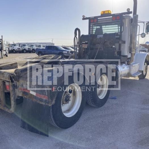 Used 2014 Peterbilt 367 Winch Truck