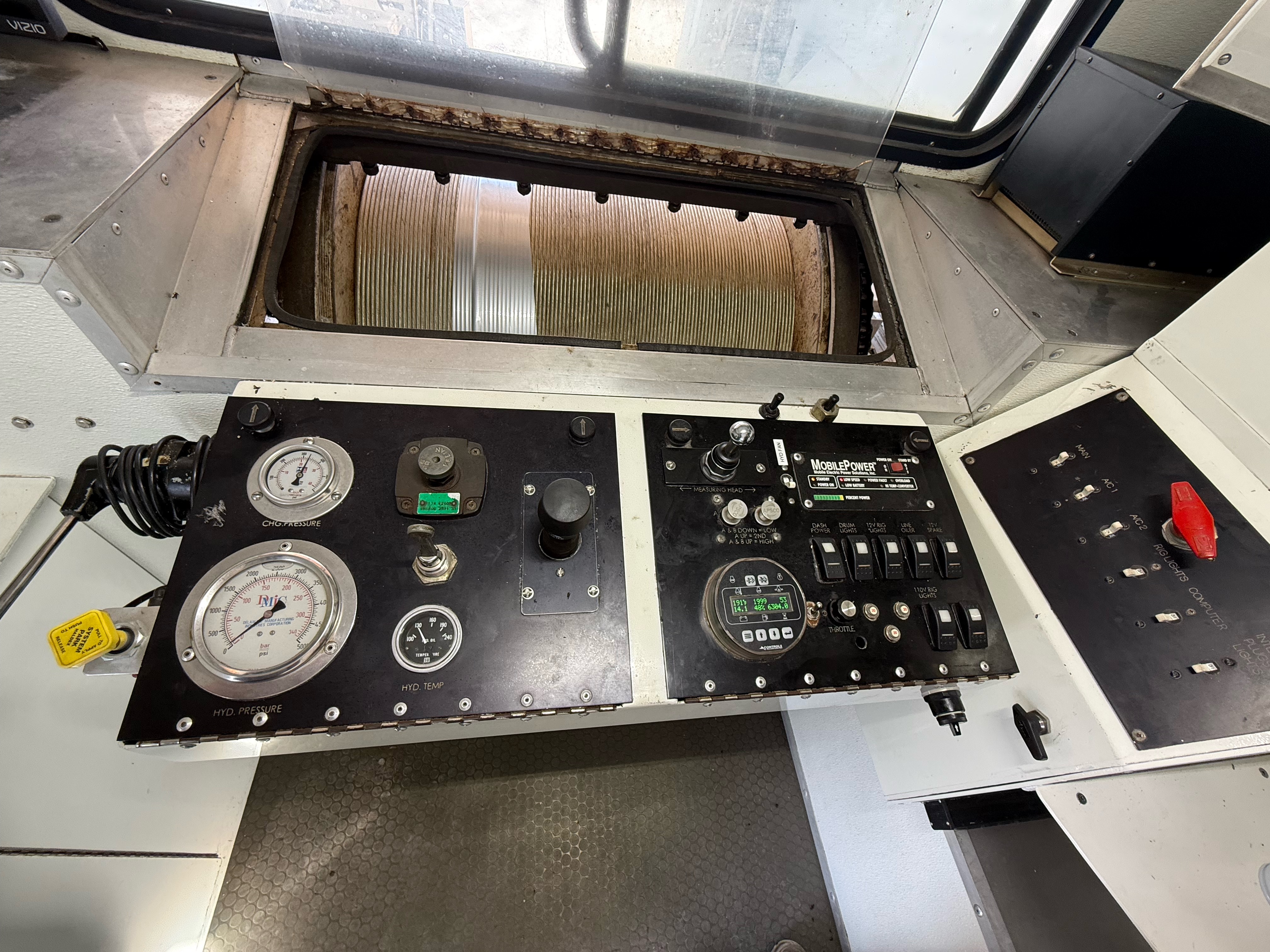 Used 2014 Kenworth T4 Wireline Truck