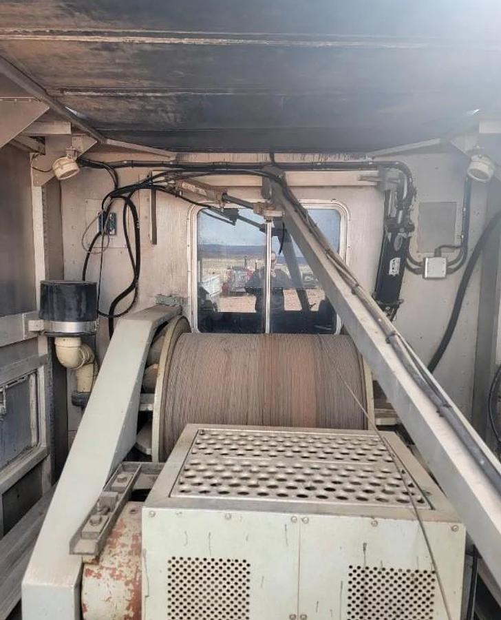 Used 2006 Peterbilt Wireline Truck