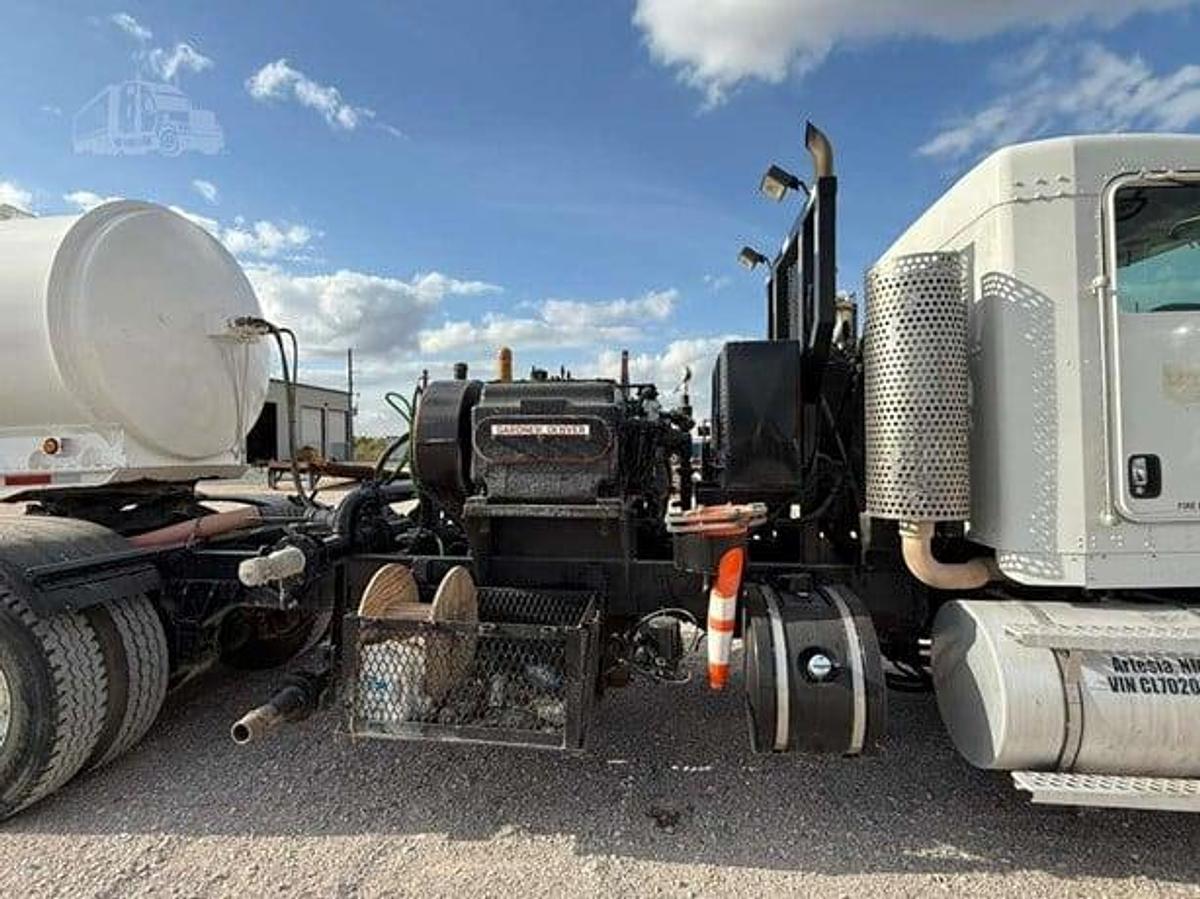 Used 2011 Kenworth T800 Kill Truck & Trailer