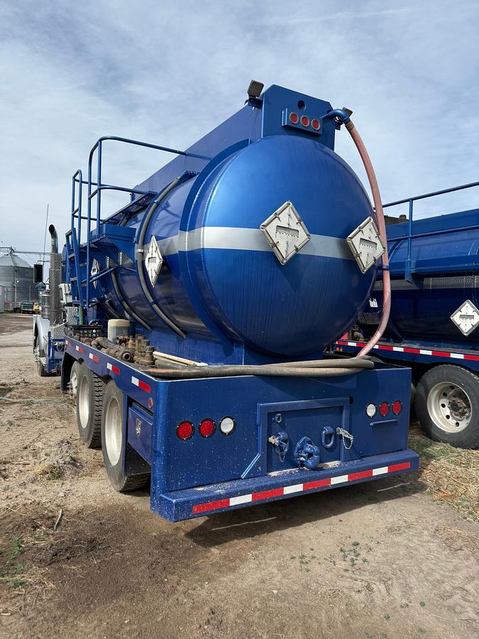 Used 2011 Kenworth Bobtail Pump Truck