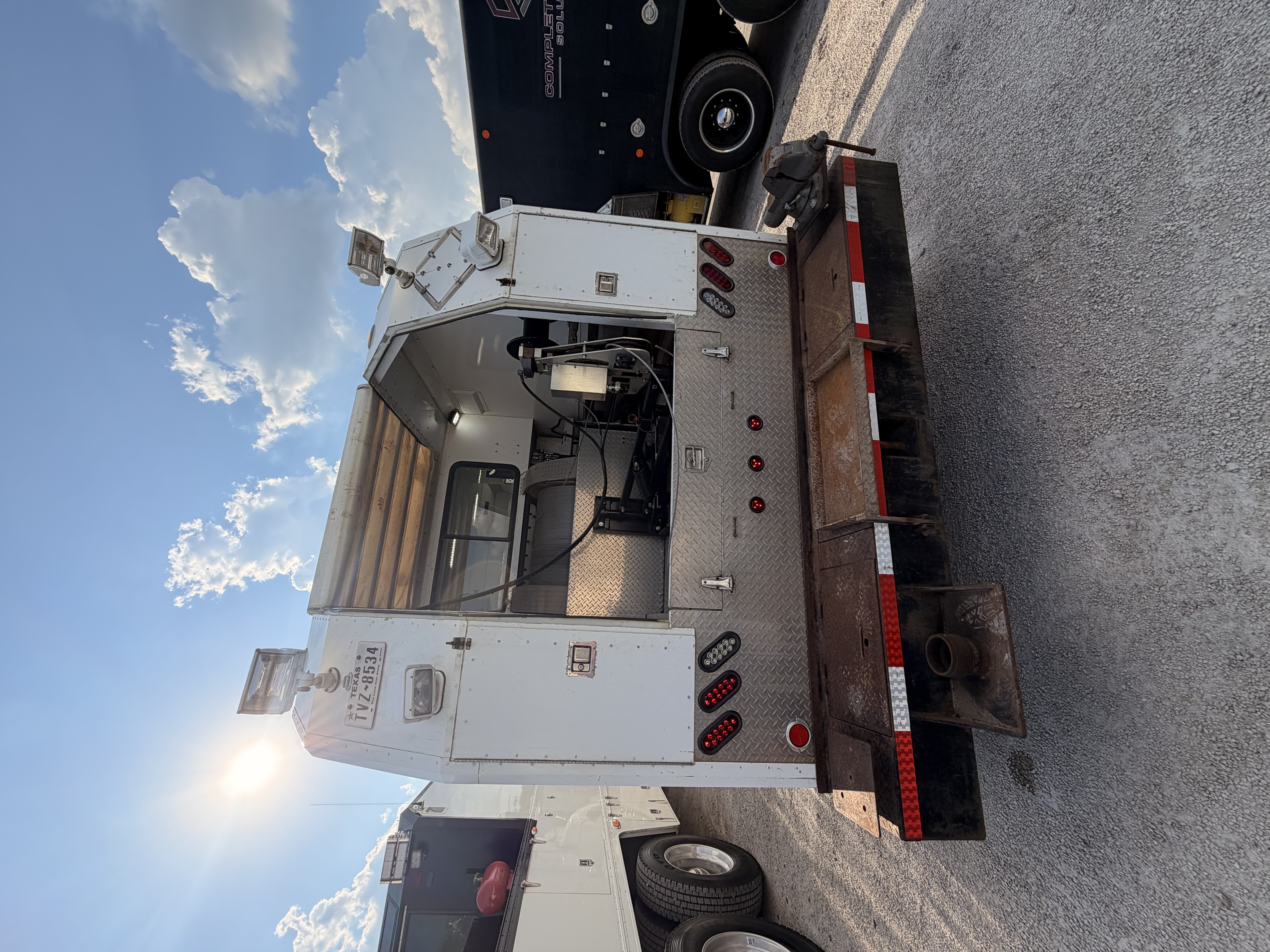 Used 2014 Kenworth T4 Wireline Truck