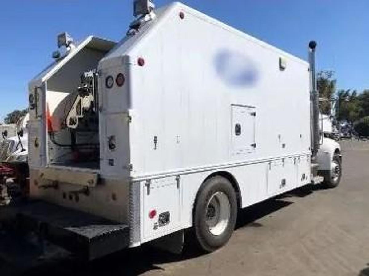 Used 2009 Peterbilt Wireline Truck