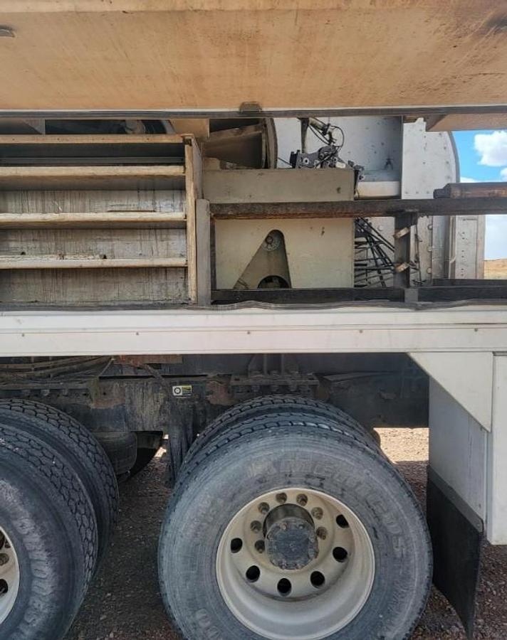 Used 2008 Peterbilt Wireline Truck